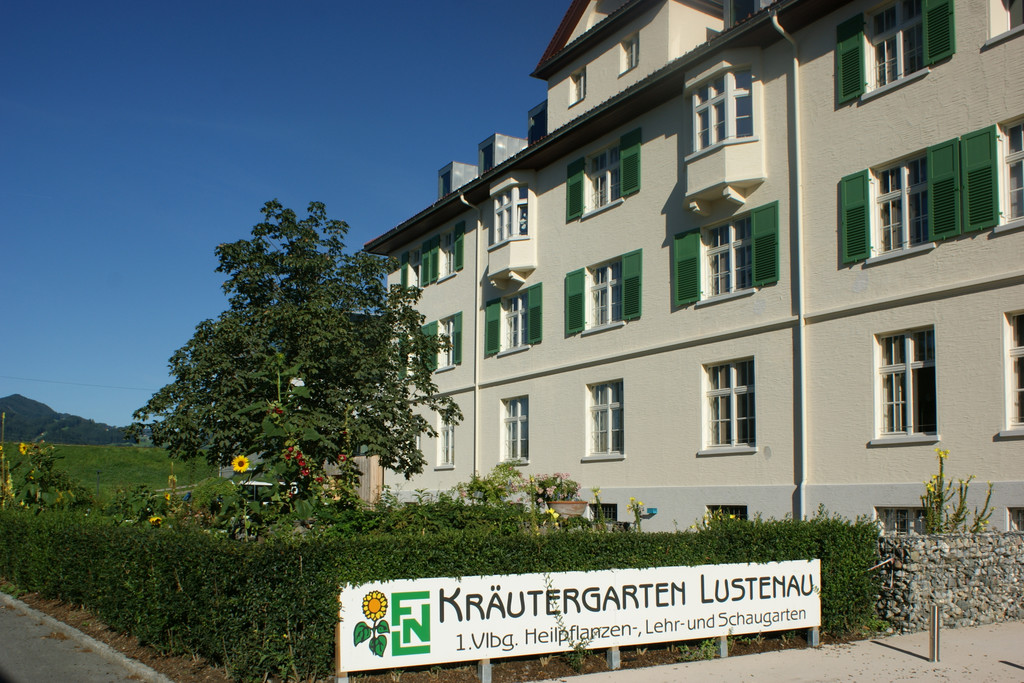 003_JPG-1346743038