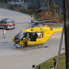 Leserreporter bei Rettungshubschrauber-Einsatz in Wien-Liesing: Bub fiel von Baum