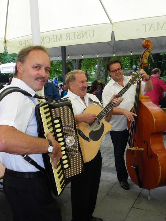 104_8542_jpg-1347096137