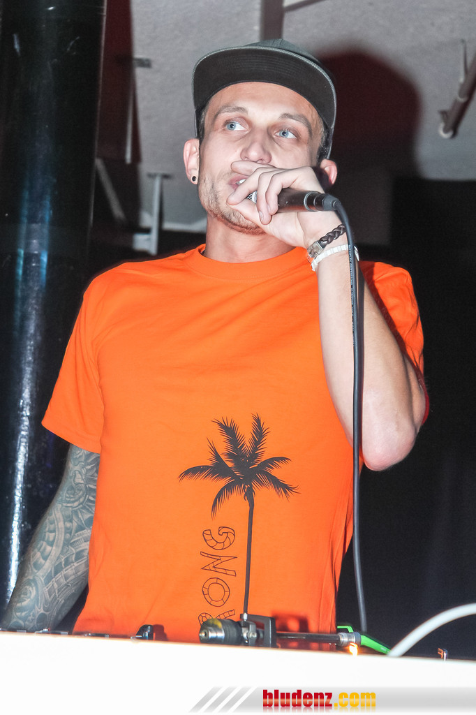 12044800.jpg