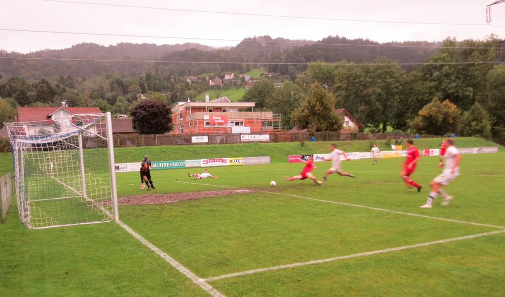 Fussball Lochau gegen Schwarzach 22-09-2012 _29__jpg-1348346971