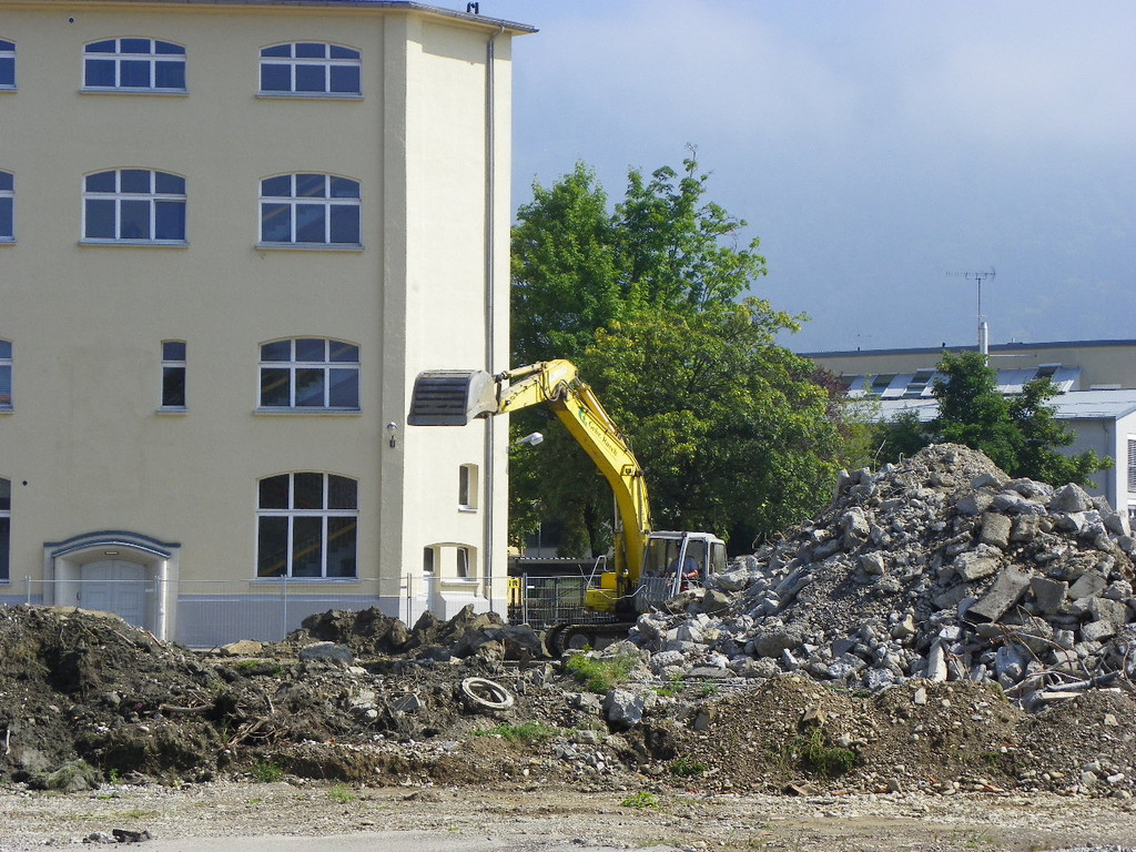 116_1095_JPG-1348436210