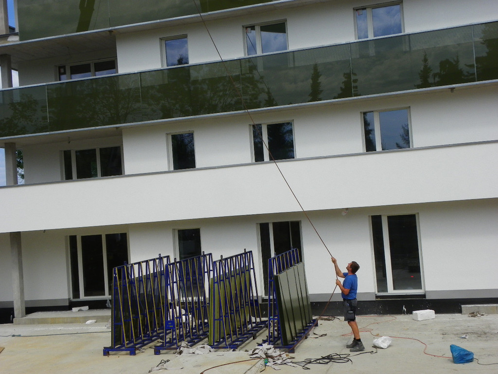 115_4693_JPG-1348436726