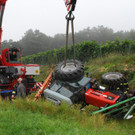 Feuerwehr birgt Traktor nach Unfall im Bezirk Wiener Neustadt