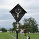 Arma Christi Wegkreuz Ziegelbach mit Fu__g__nger_jpg-1348663657