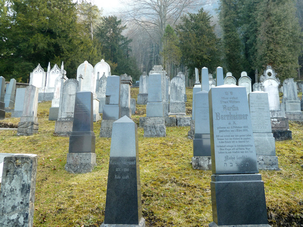 Denkmal3Friedhof_jpg-1348669488