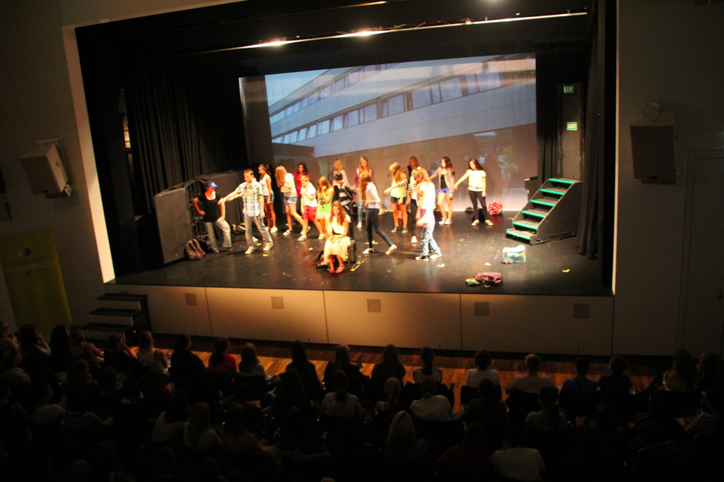 BK_Englischmusical_NoExit 9_jpg-1348774424