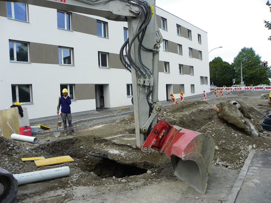 116_2871_JPG-1348780491