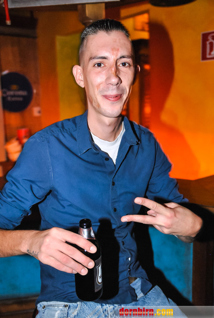12083925.jpg