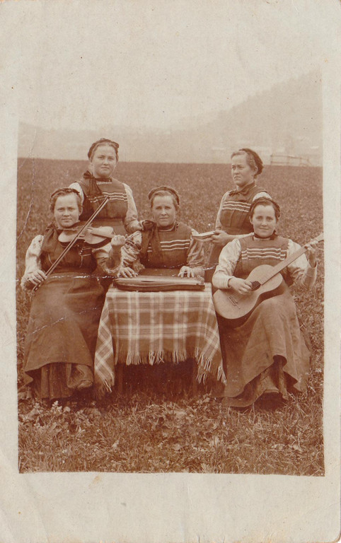 Greuss Musikantinnen_jpg-1349018555