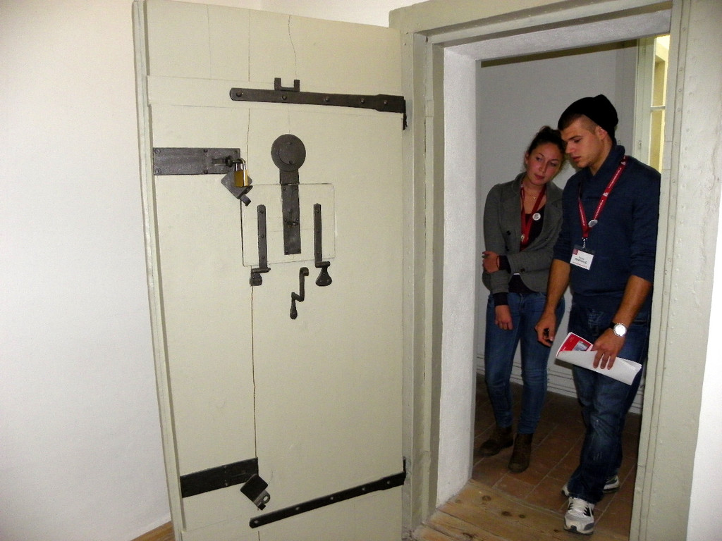 116_3344_JPG-1349306413