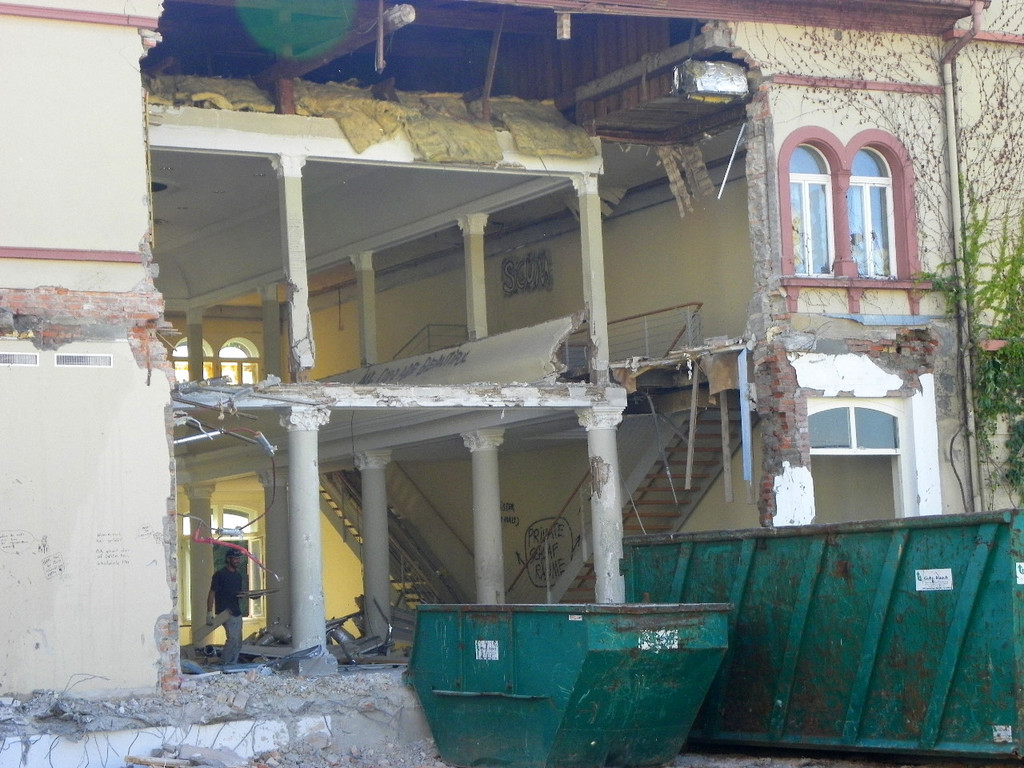 116_2587_JPG-1349472163