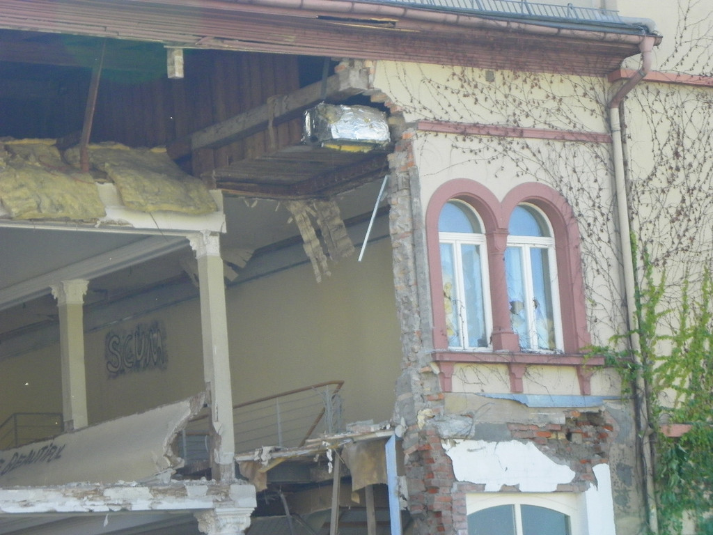 116_2589_JPG-1349472175