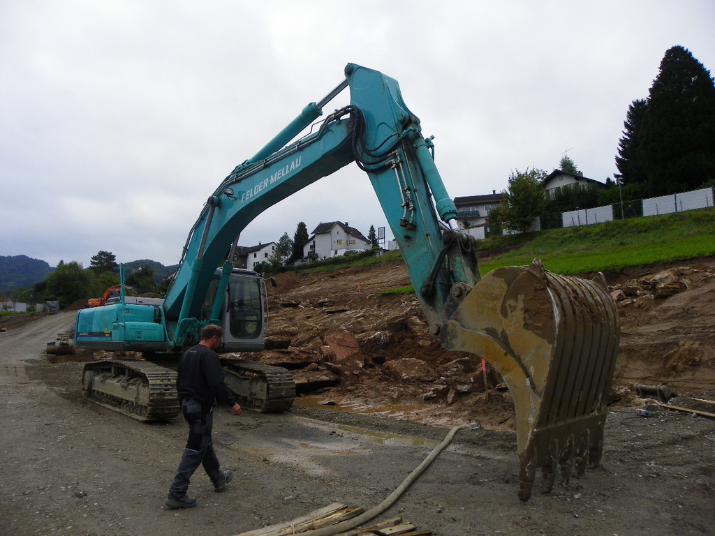 116_4050_JPG-1349473201