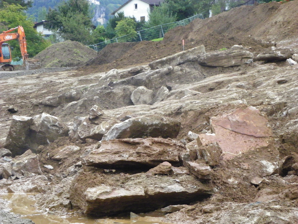 116_4045_JPG-1349473181