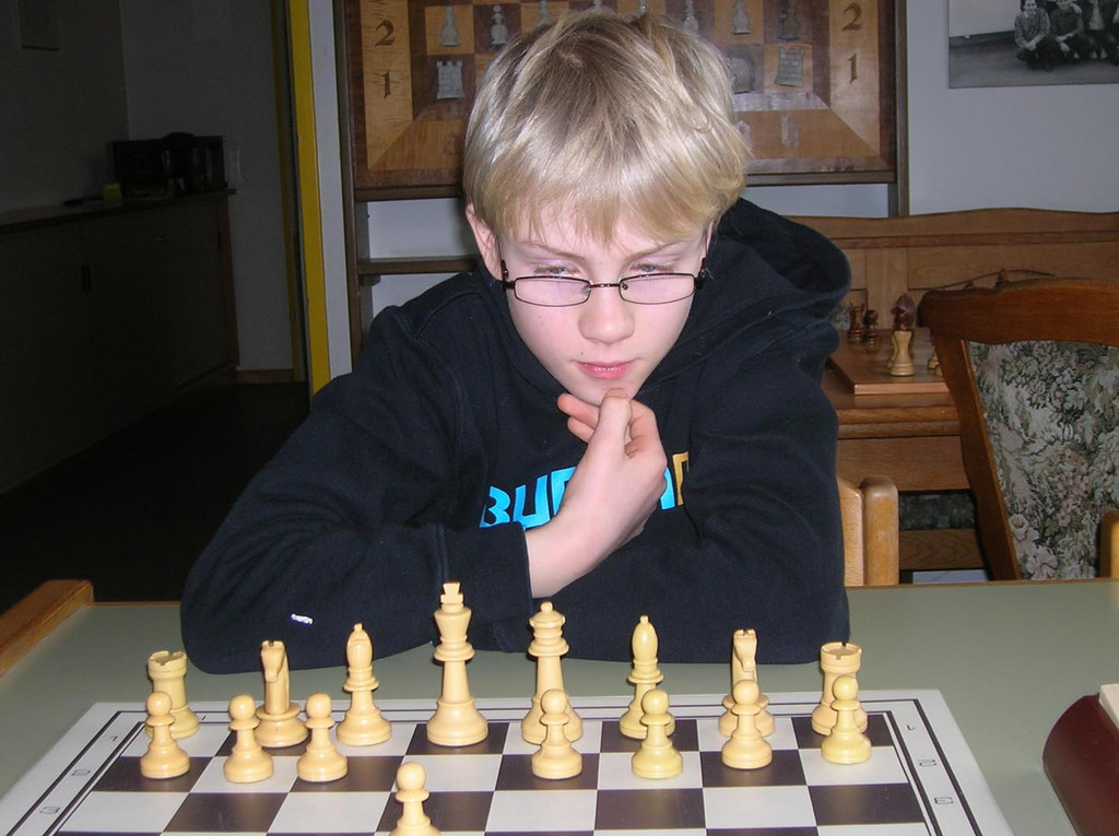 Schach10Emilian_jpg-1349534241