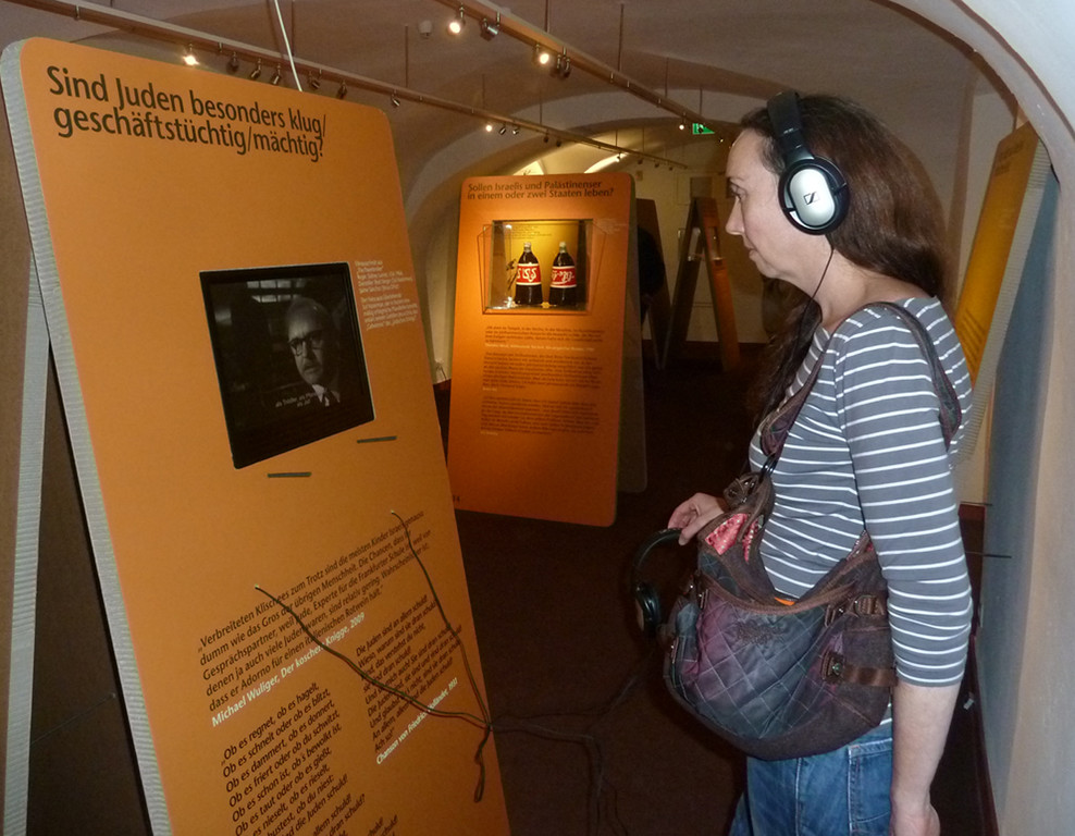 J7Ausstellung_jpg-1349717894