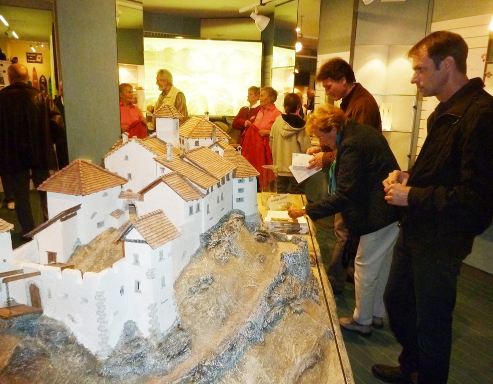 Zeit6Burg_jpg-1349718507