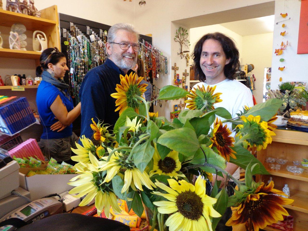 Scheck__bergabe an Melissa und Mariami 5_10_2012 029.jpg