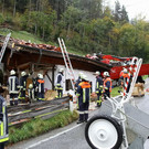 Lkw kracht in Haus