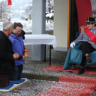 B__rge und Vize knien vor Kaiser.JPG