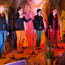 Im Pfarrsaal bebte die Bühne für ein neues Kirchendach.