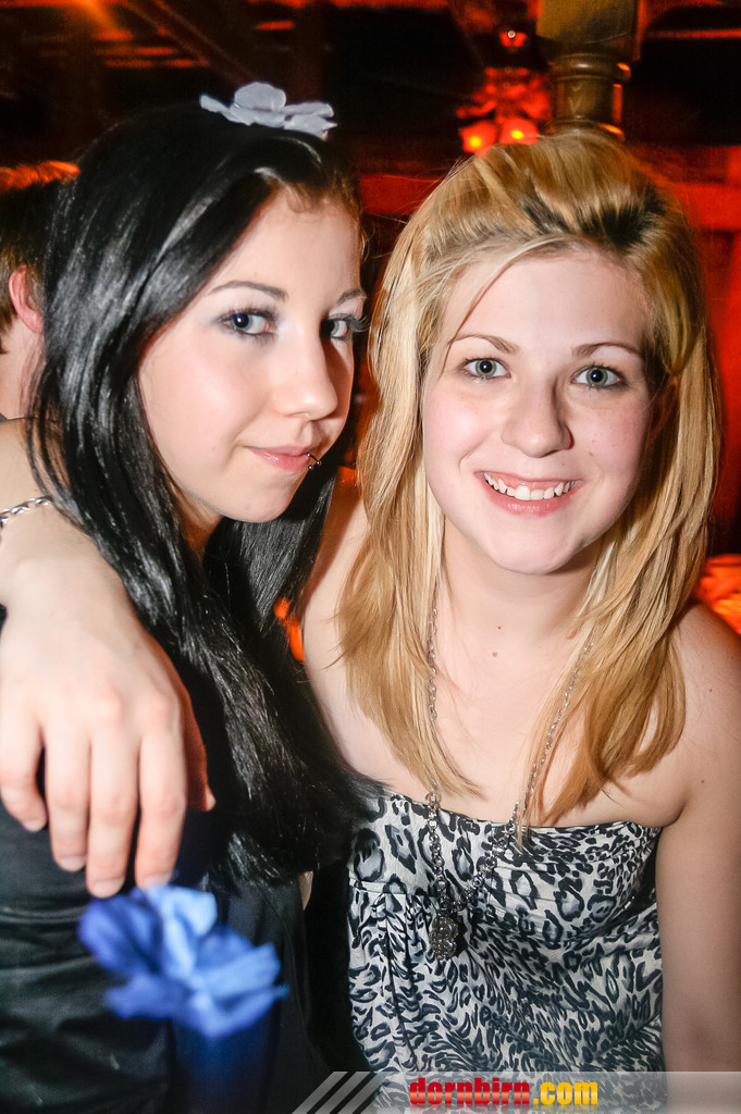 12155195.jpg
