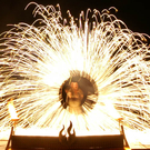 Feuershow mit Artistik, Tanz und Akrobatik