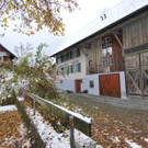 Haus Badgasse 2 und das Ensemble beim Hatler Brunnen