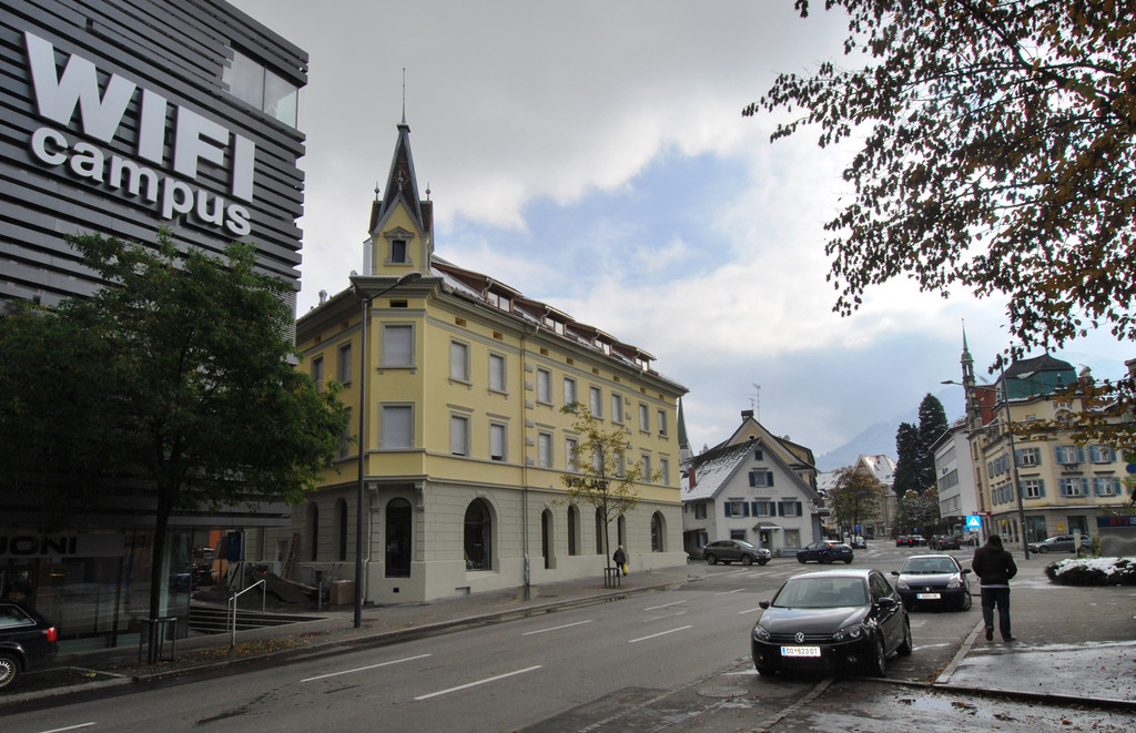 DSC_0031a-1 Vom Seniorenhaus Bahnhofstra__e sind die Wege zum Marktplatz_ in die Kirche und zu den Gesch__ften kurz.jpg