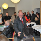 DSC_0004a-1 B__rgermeister Wolfgang R__mmele  begr____t die G__ste pers__nlich.jpg