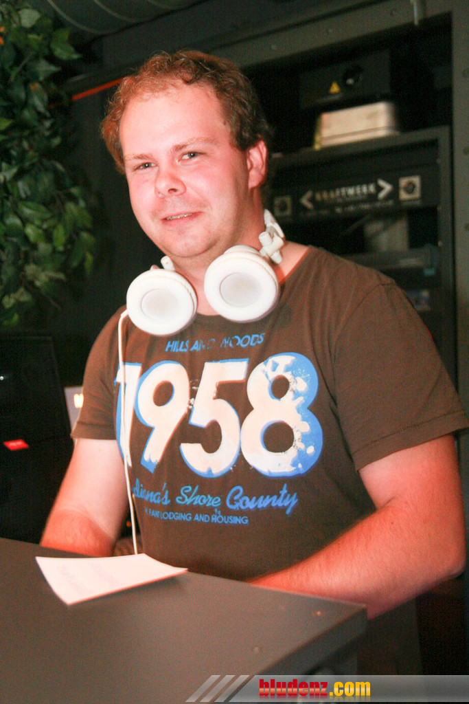 12191616.jpg