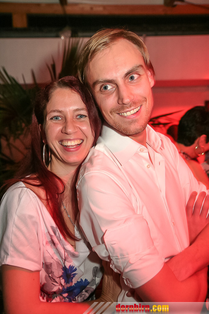 12208113.jpg