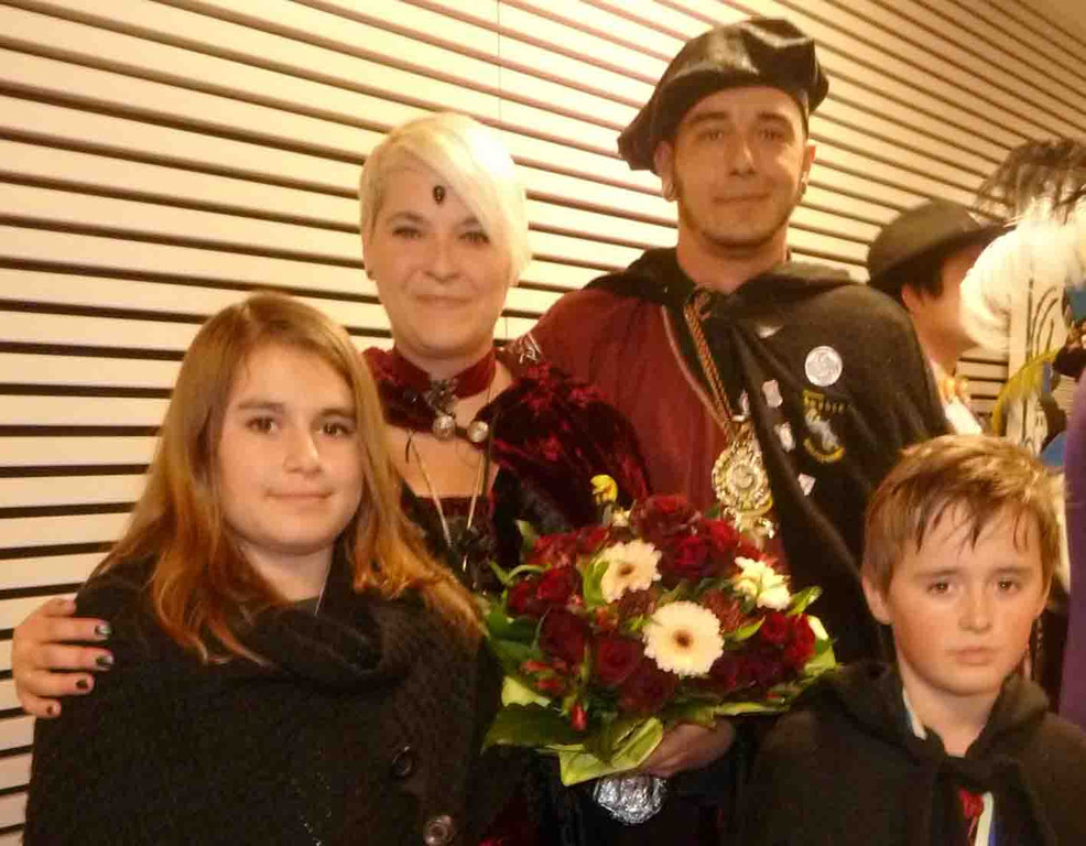 Ems1Ritterpaar_jpg-1352753632