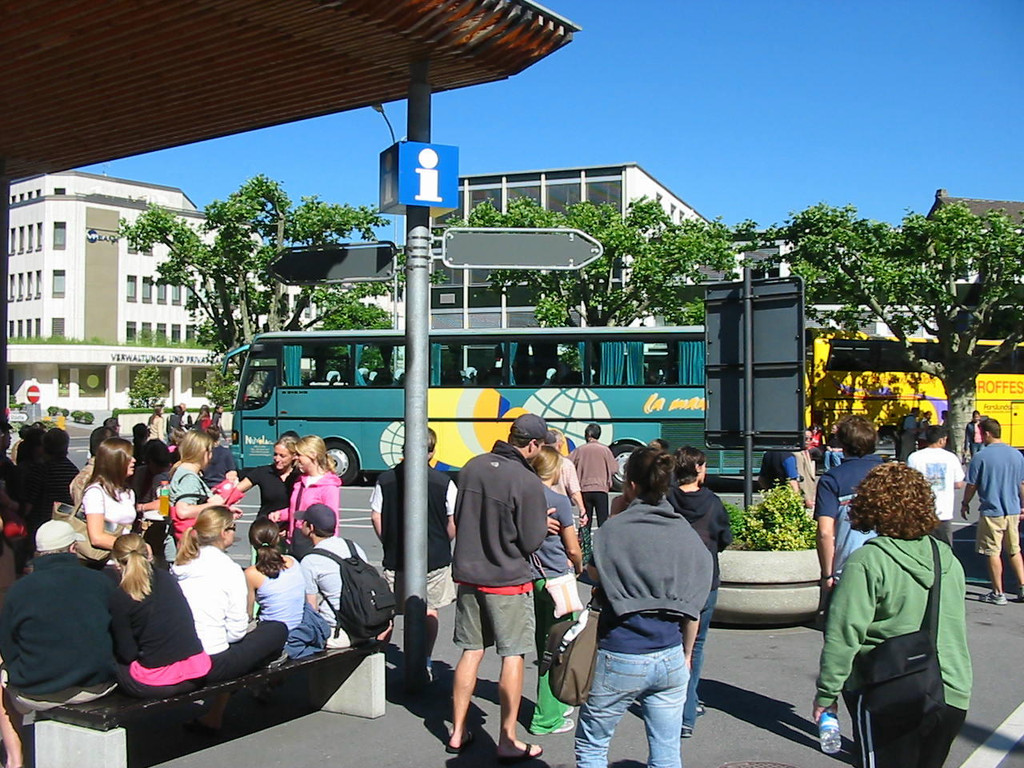 Bustouristen 06-04 1_JPG-1352791596