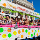6regenbogen parade_ rathaus_ juni 2012.jpg
