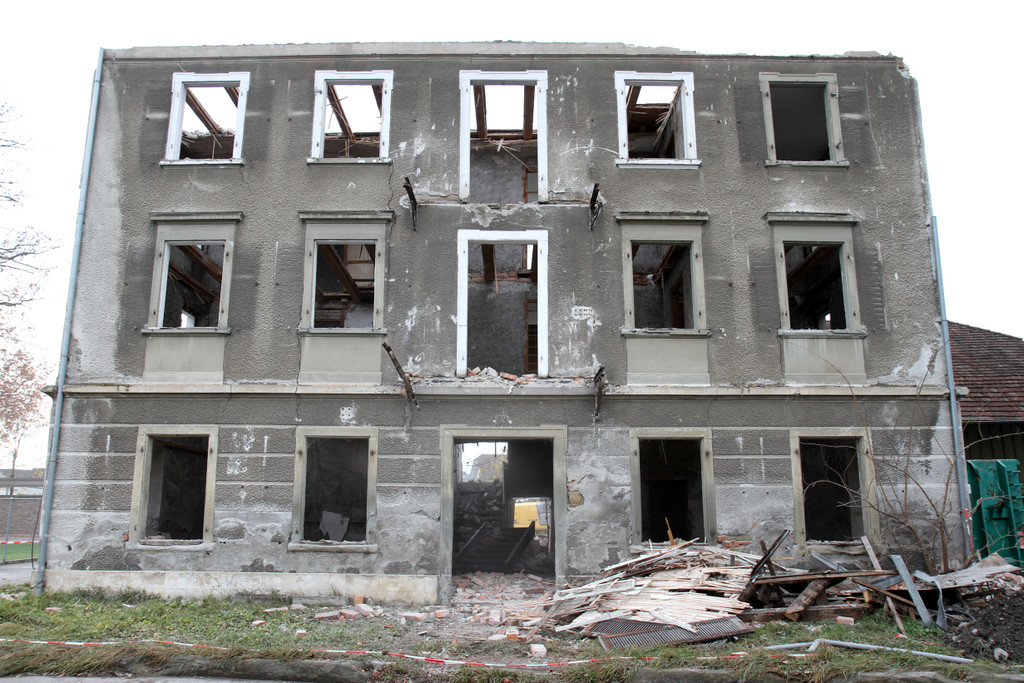 10Holz36_AbbruchV_jpg-1352962092