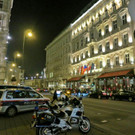 Staatsbesuch von Vaclav Klaus in Wien: Soldaten vor dem Hotel Sacher
