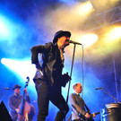 Die Bands gaben sich Mühe das Wetter weg zu singen