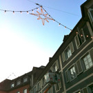 Traditionelle Lichterketten montiert