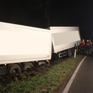 Spektakuläre LKW-Bergung auf der B 26 in Puchberg
