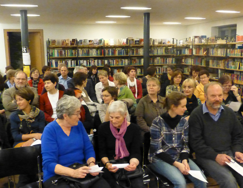 Buchnacht3Saal_jpg-1353319429