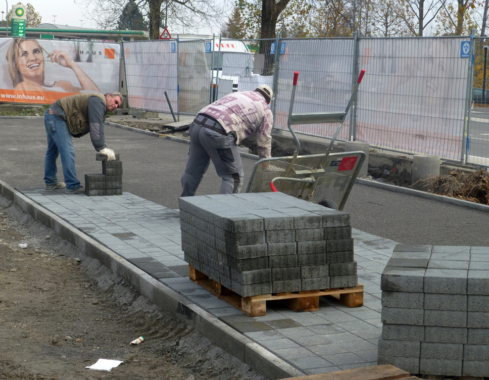 Inhaus3Parkplatz_jpg-1353403942