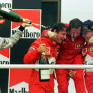schuhmacher gewinnt in argentinien nachdem hakkinen links die ersten beiden rennen f__r sich entscheiden konnte bil2.jpg