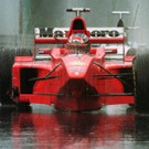Massenunfall am start hakkinen scheidet unter anderem aus schumi f__hrt die h__lfte des rennens uneinholbar beim __berrunden.jpg