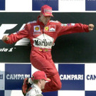 die f__hrung des finnen h__lt nicht lange bereits zwei rennen sp__ter mit dem sieg in monza holt sich schumi die f__hrung zu.jpg