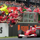 michael schumacher siegt im ersten rennen in melbourne __berschattet durch einen tod eiens boxenmannes durch unfall von viln.jpg