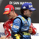 In Imola steht alonso ganz oben auf dem podest schumi steht mit seinem 2ten platz im hintergrund b2.jpg
