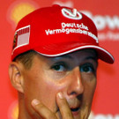 letztlich schaffte es schumi nicht mehr alonso aufzuholen dieser wurde das zweite mal weltmeister und der 7fache zog sich zu.jpg