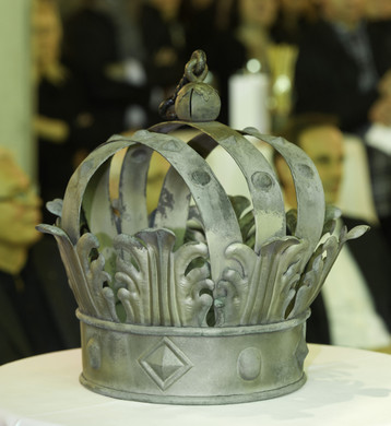 Die original Kupferkrone des Traditionsstandortes findet auch im neuen Kronenhaus einen würdigen Platz.